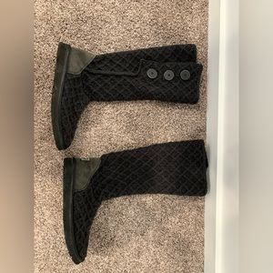 Charcoal knit Ugg boots. Size 10
